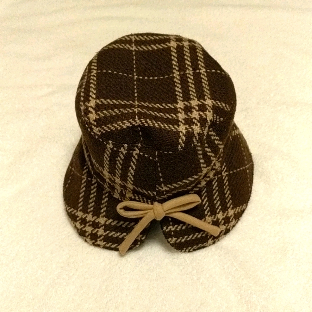 Brown plaid bucket hat with bow